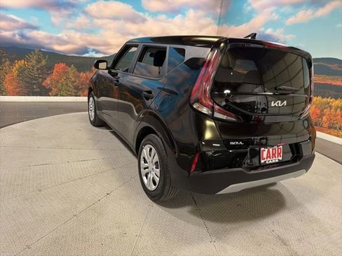 Used 2025 Kia Soul LX FWD image 9