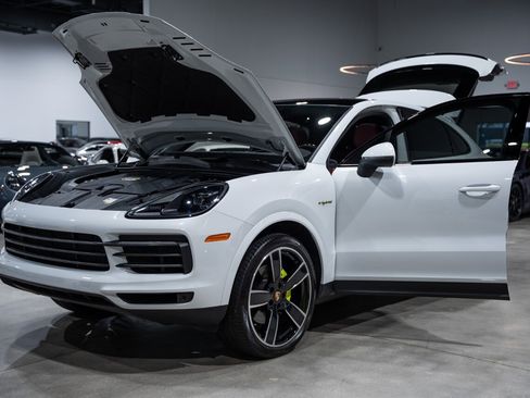 Used 2023 Porsche Cayenne Platinum Edition AWD/4WD image 40