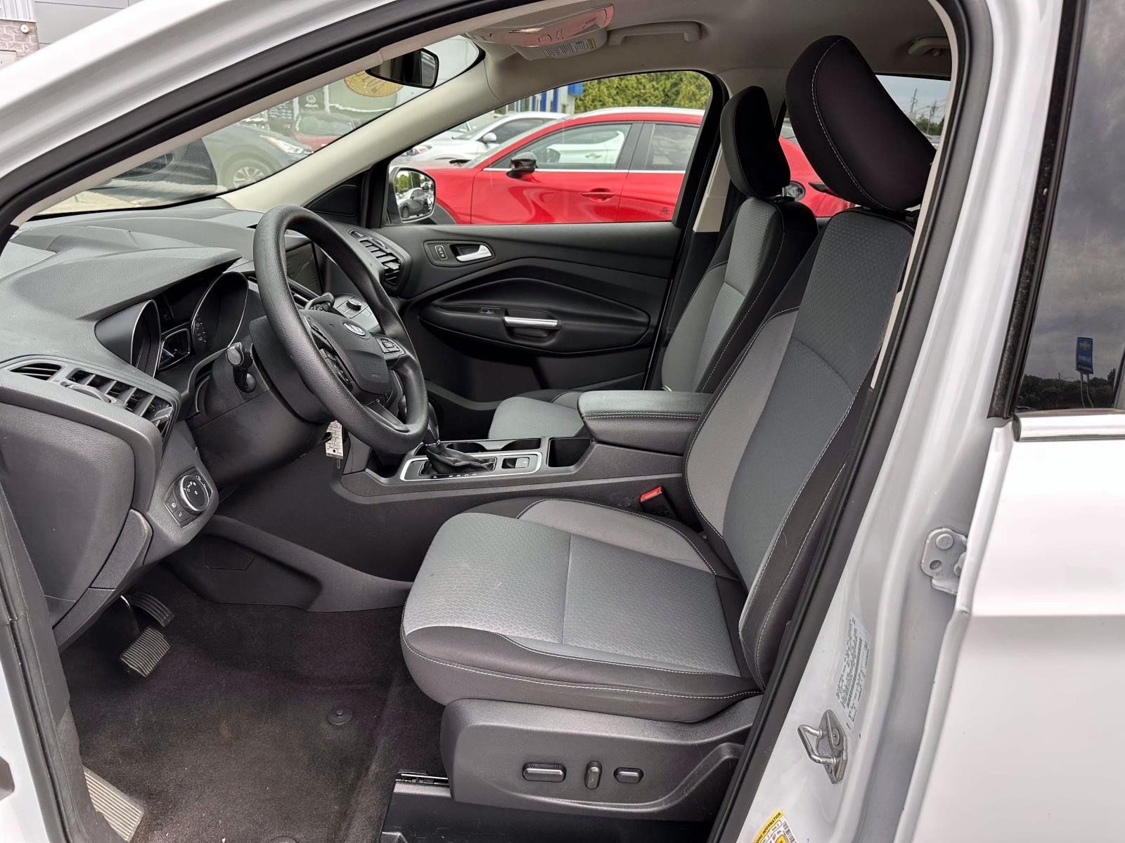 Used 2018 Ford Escape SE w/ SE Sync 3 Package AWD/4WD image 11