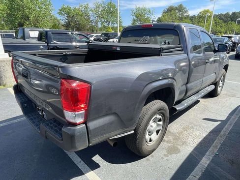 Used 2016 Toyota Tacoma SR image 9