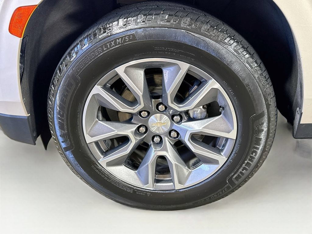 Used 2022 Chevrolet Tahoe LT w/ Luxury Package RWD image 43