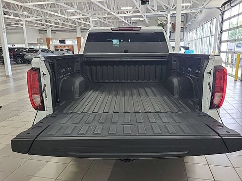 Used 2022 GMC Sierra 1500 Elevation w/ LPO, Elevation Black Package AWD/4WD image 17