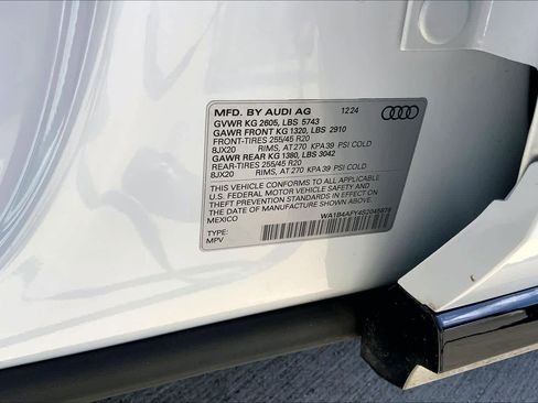 Used 2025 Audi SQ5 Premium Plus image 34