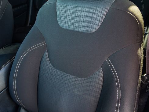 Used 2016 Jeep Cherokee Latitude w/ Safety/Convenience Group image 28