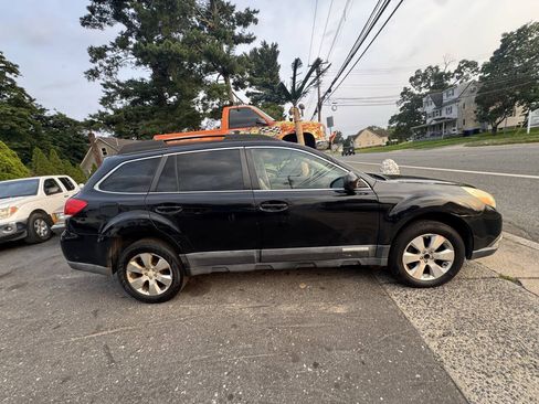 Used 2010 Subaru Outback 3.6R Limited AWD/4WD image 9