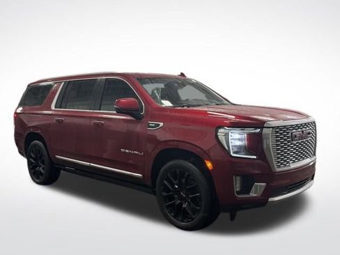 Used 2022 GMC Yukon XL Denali w/ Denali Premium Package image 4