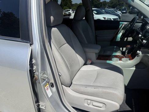 Used 2012 Toyota Highlander Limited w/ Tow Pkg FWD image 14
