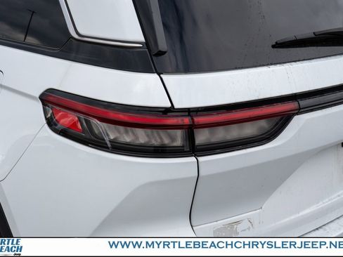 Certified 2023 Jeep Grand Cherokee Laredo image 11