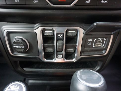 Used 2022 Jeep Wrangler Unlimited Sahara w/ Cold Weather Group image 15