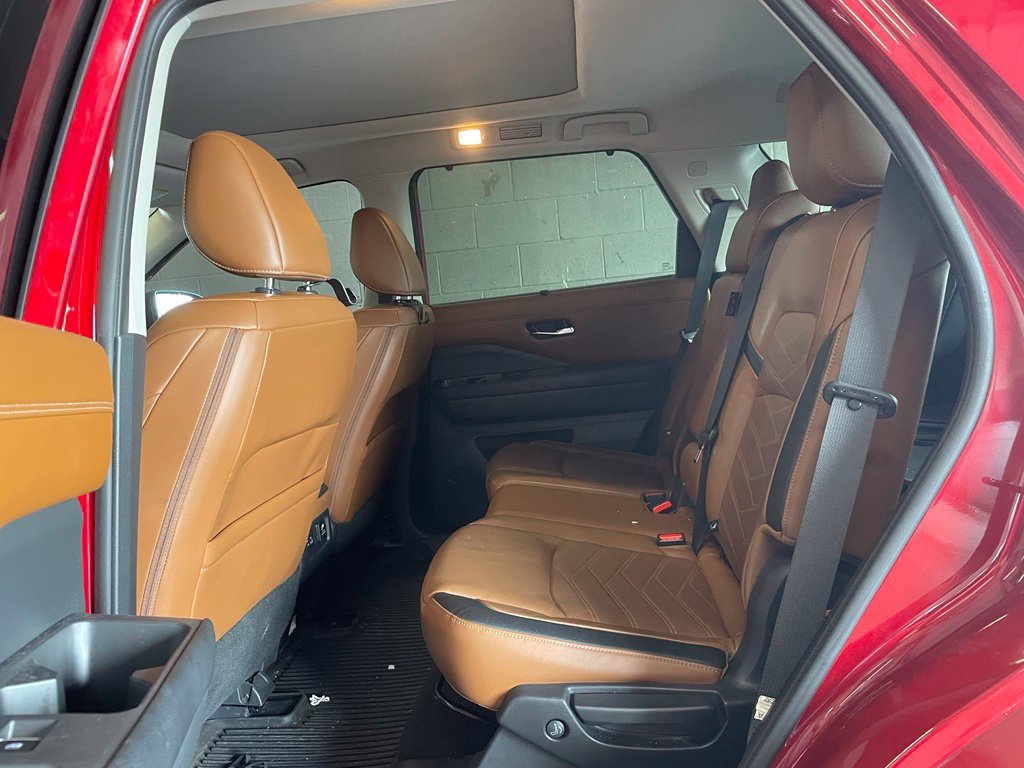 Certified 2023 Nissan Pathfinder Platinum w/ Cargo Package AWD/4WD image 17
