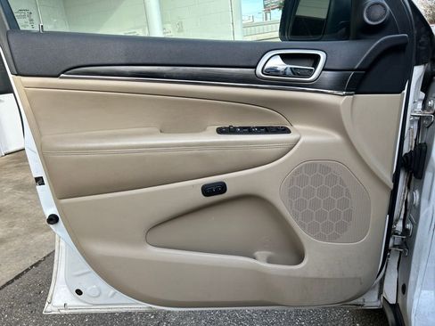 Used 2019 Jeep Grand Cherokee Limited image 9