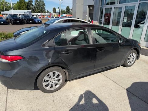 Used 2022 Toyota Corolla LE FWD image 4