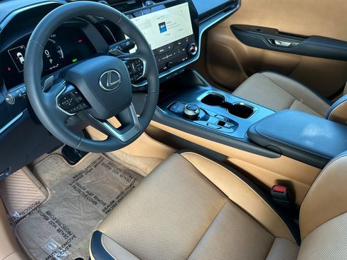 Used 2025 Lexus RZ 300e image 11