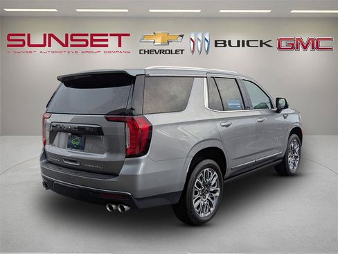 Used 2023 GMC Yukon Denali Ultimate w/ LPO, Floor Liner Package AWD/4WD image 7