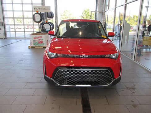 Used 2025 Kia Soul EX image 2