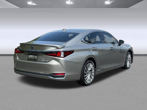 Used 2021 Lexus ES 300h Ultra Luxury FWD image 9