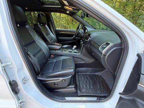 Used 2020 Jeep Grand Cherokee Limited AWD/4WD image 32