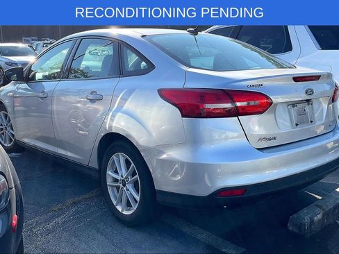 Used 2018 Ford Focus SE FWD image 3