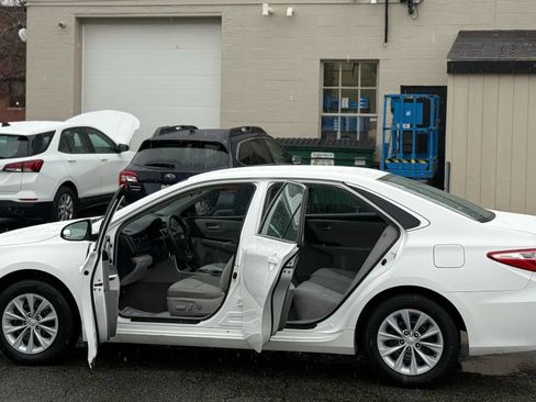 Used 2016 Toyota Camry LE FWD image 6