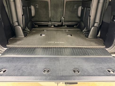 Used 2016 Toyota Land Cruiser image 25
