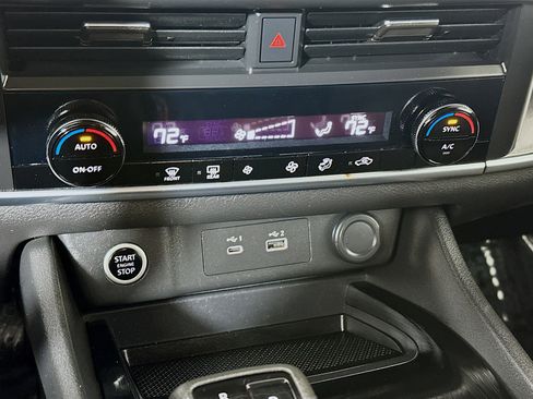 Used 2023 Nissan Rogue SV image 15