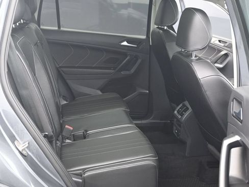 Used 2022 Volkswagen Tiguan SE AWD/4WD image 12
