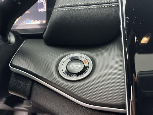 New 2025 Jeep Grand Cherokee Altitude image 14