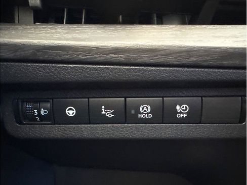 Used 2023 Nissan Ariya AWD image 23