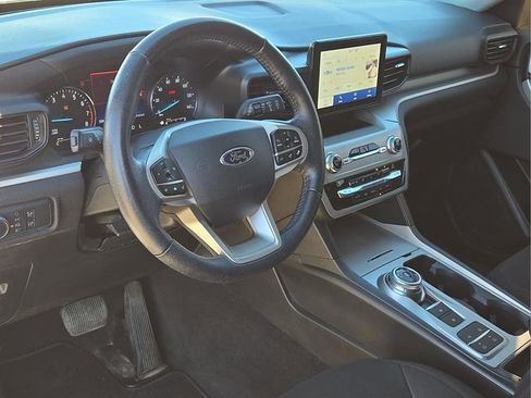 Used 2021 Ford Explorer XLT image 21