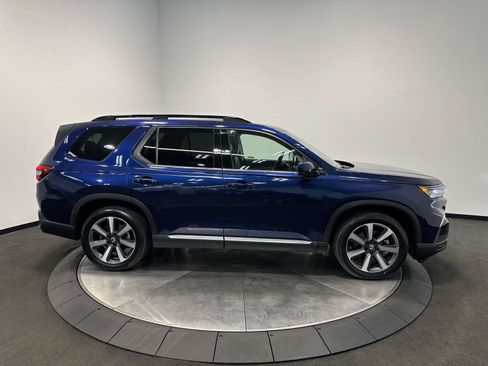 Certified 2024 Honda Pilot Touring image 8