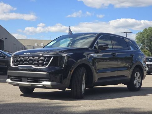 Used 2026 Kia Sorento LX FWD image 11