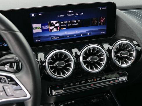 Used 2025 Mercedes-Benz GLA 250 image 19