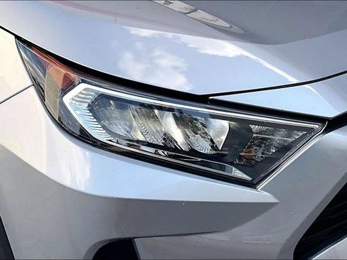 Certified 2021 Toyota RAV4 XLE AWD/4WD image 33