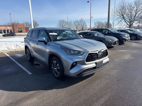 Used 2020 Toyota Highlander XLE image 1