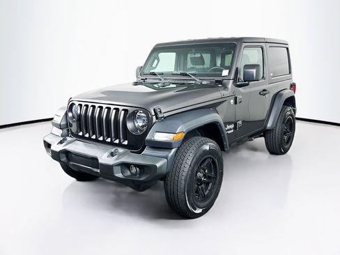 Used 2018 Jeep Wrangler Sport image 3