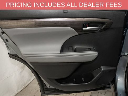 Certified 2024 Toyota Highlander Limited AWD/4WD image 12
