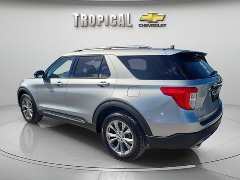 Used 2023 Ford Explorer Limited w/ Equipment Group 301A AWD/4WD image 3