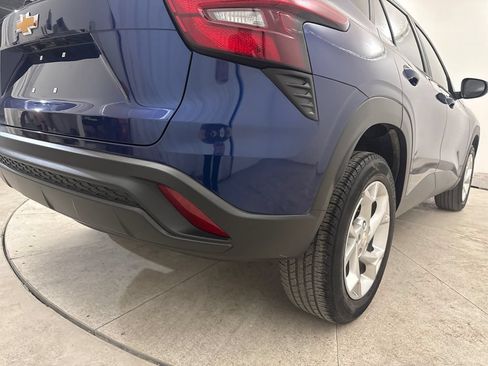 Used 2024 Chevrolet Trax LS w/ LS Convenience Package FWD image 22