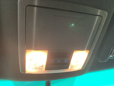 Used 2017 Ford Explorer XLT w/ Equipment Group 202A image 28