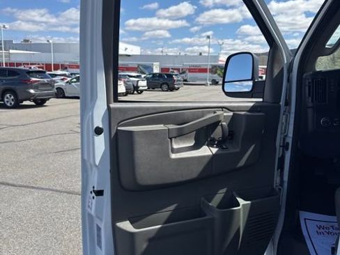 Used 2024 Chevrolet Express 2500 w/ Driver Convenience Package image 10