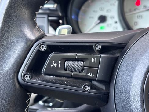 Certified 2024 Porsche Macan image 15