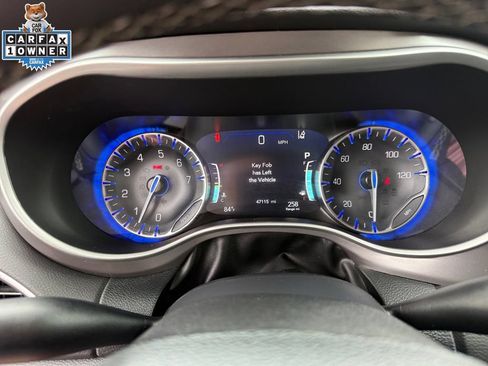 Used 2025 Chrysler Pacifica Select FWD image 25