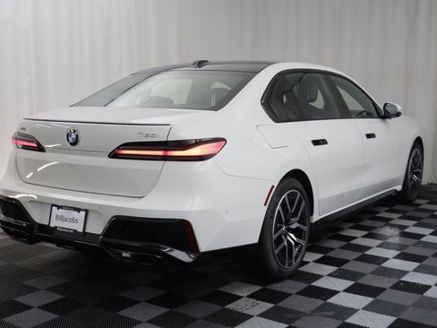 Certified 2025 BMW 760i xDrive w/ Executive Package AWD/4WD image 18