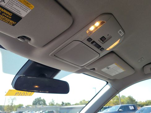 Used 2024 Toyota Highlander LE image 30