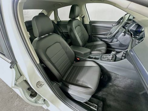 Used 2024 Volkswagen Jetta SE FWD image 7
