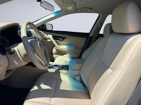 Used 2016 Nissan Altima 2.5 S w/ Interior Lighting Package FWD image 13