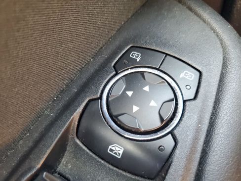 Used 2017 Ford Edge SE FWD image 25