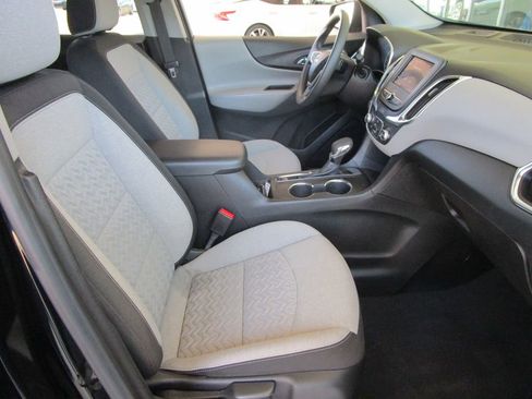 Used 2022 Chevrolet Equinox LS w/ LS Convenience Package FWD image 25