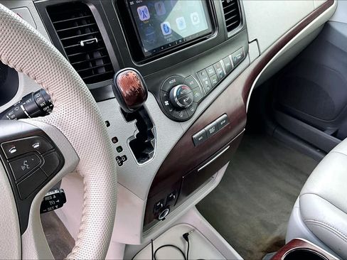 Used 2013 Toyota Sienna XLE FWD image 14