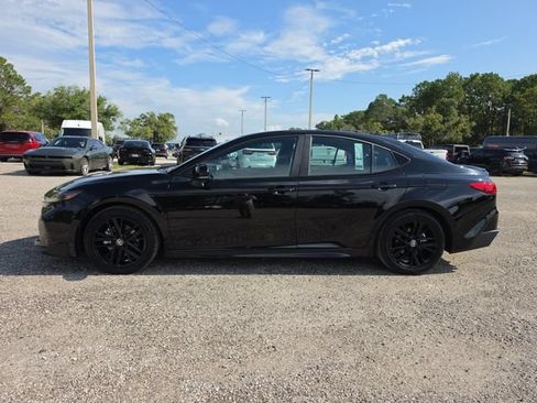 Used 2025 Toyota Camry SE FWD image 6